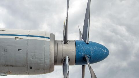 Индонезийски спасители откриха отломки от изчезнал самолет