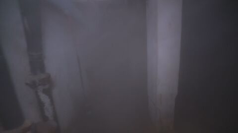 Пара и влага месеци наред в блок в София: Жители се опасяват за сградата и безопасността си