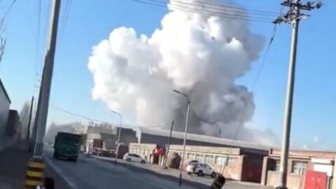 Експлозия в китайска фабрика: Четирима загинали, 84 са ранени (ВИДЕО)