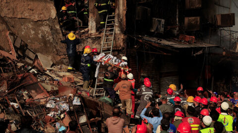 25-годишен спасител сред жертвите на пожара в мола в Пакистан