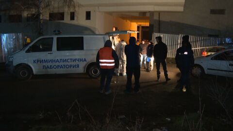 Христо Янашков и Явор Проданов, въоръжени и дегизирани като работници, обират инкасо автомобила 