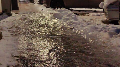 Заледени улици и тротоари в Русенско(СНИМКИ)