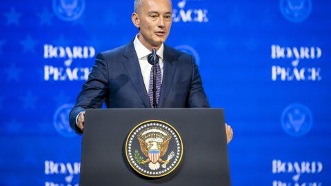 Николай Младенов призова скептичните наблюдатели да оставят "опорните си точки и страховете"