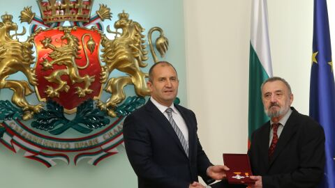 "Отиде си един от последните мохикани на високата мярка в литературата": Почина писателят Петър Велчев