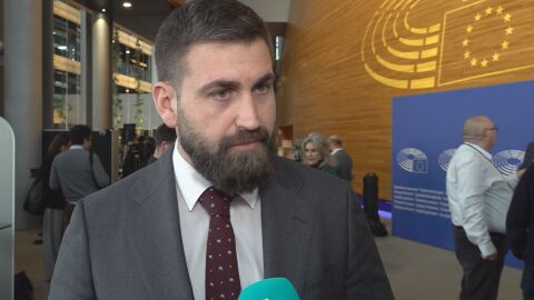 Андрей Новаков за правилата на авиокомпаниите: Никой няма право да ти иска пари, за да седнеш до детето ти