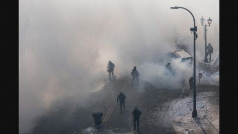 Хиляди излязоха на протест в Минеаполис след смъртта на Алекс Прети, застрелян от федерални агенти