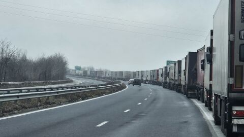 Над 15 км е опашката от тирове преди ГКПП "Капитан Андреево" (СНИМКИ)