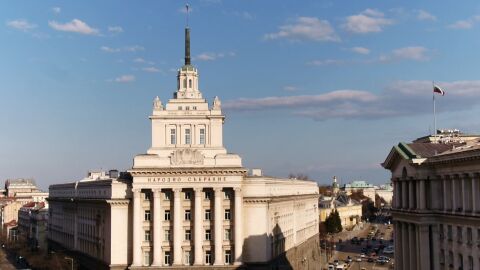 Предсрочният вот: Кой срещу кого - партийни стратегии в очакване на нов конкурент за НС 