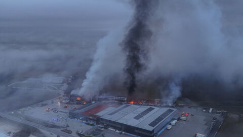 След експлозията в Гърция: Откриха още едно тяло в бисквитената фабрика