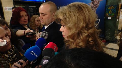 Първа изява на поста: Йотова показва графика на срещите за избор на служебен премиер 