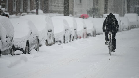 Ранени и заседнали в снега: Стотици катастрофи в Германия заради поледиците