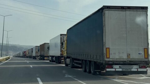Втори ден западните ни граници са блокирани за камиони