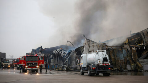 Охранителни камери са заснели унищожителния пожар във фабрика в Гърция (СНИМКИ и ВИДЕО)