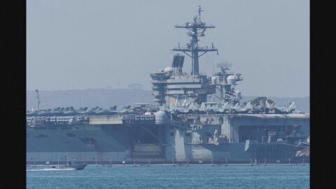 100 000 тона военна заплаха: Тръмп разположи внушителен самолетоносач, пълен с бомбардировачи, до Иран