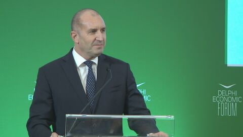 Румен Радев: Страната ни трябва да преодолее негативите от прибързано и без подготовка влизане еврозоната
