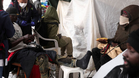 Испания дава легален статут на близо половин милион нелегални имигранти