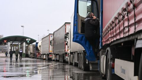 Сръбските превозвачи са блокирали 20 гранични пункта (СНИМКИ)