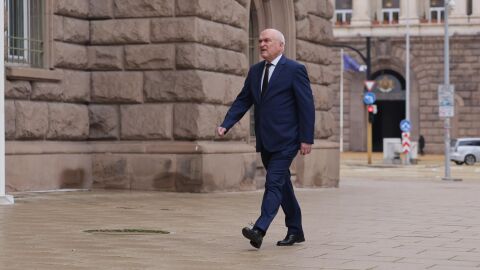Димитър Главчев влезе в президентството за последния кръг консултации с Илияна Йотова