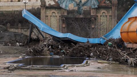 4 месеца след наводнението: „Елените“ все още без ток, вода и инфраструктура. Собствениците със закана да спрат да плащат такси