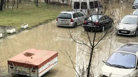 Десетки коли под вода заради авария в столичния квартал "Лагера" (СНИМКИ)