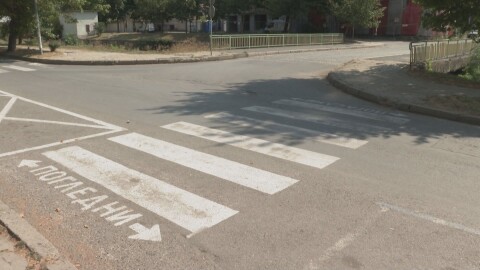 Автобус блъсна жена на пешеходна в Добрич, в болница е