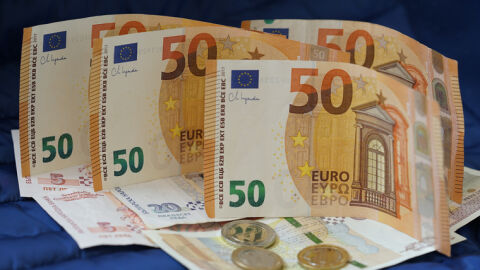 Близо 600 000 души с по-високи доходи: 620,20 евро ще е минималната заплата от 1 януари