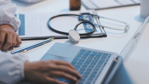 Младите лекари ще получават минимум 1860 евро месечно, а сестрите – 1550 евро