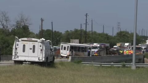Откраднат автомобил се вряза в автобус в САЩ, четирима души загинаха (ВИДЕО)