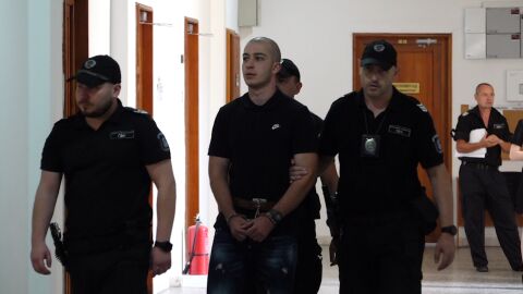 Снимка: „Повтаряше, че не може да спре“: Разпитаха момичето, возило се до Никола Бургазлиев при фаталната катастрофа