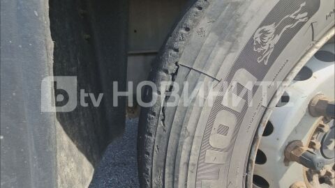 Снимка: Опасни камиони на „Тракия“: 3 от първите 6 проверени - със скъсани гуми (СНИМКИ)