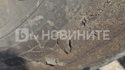 Снимка: Опасни камиони на „Тракия“: 3 от първите 6 проверени - със скъсани гуми (СНИМКИ)