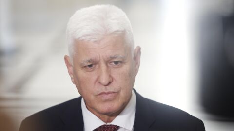 Снимка: Министърът на отбраната: Американските самолети няма да пристигнат днес, може би другата седмица