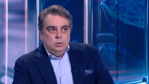 Снимка: Асен Василев: От бебе до пенсионер - всеки българин ще плати по 400 евро заради Бюджет 2026