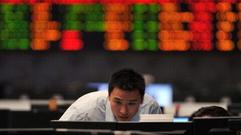 Напрежението по оста САЩ – ЕС: Финансовите пазари „светнаха в червено“