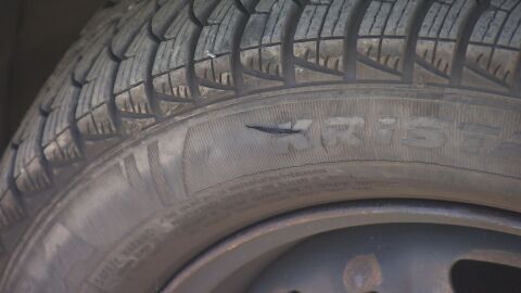 Задържаха мъж, нарязал гумите на 9 коли в столичен квартал