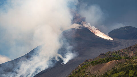 Промяна: Достъпът до някой от най-популярните кратери на вулкана Етна вече ще е платен