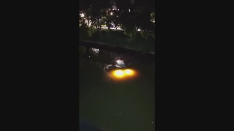 Снимка: Пиян „скочи“ с кола в р. Тунджа при градския парк в Ямбол (ВИДЕО)