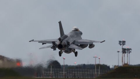 България ще поиска разсрочване на плащанията за американските изтребители F-16