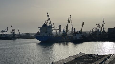 Откриха два трупа в хамбар на борда на кораб в Бургас