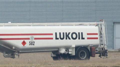 "Лукойл" обяви намерение да продаде международните си активи