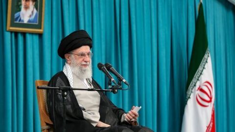 Държавната телевизия на Иран потвърди смъртта на Али Хаменей, обявиха 40 дни траур 