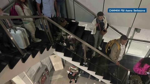 Снимка: „Представете си, че се случи инцидент или пожар“: Разказ на блокиран пътник на летището в София