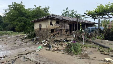 Частично бедствено положение: Тревожна нощ изкараха във Варненско