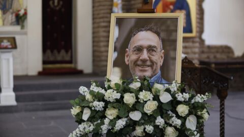 Близки, приятели и колеги изпратиха Любен Дилов-син в последния му път