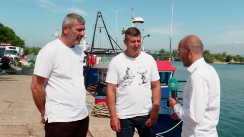 Варненски рибари извадиха 10 тона отпадъци от Черно море
