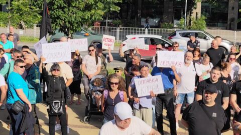 „Оставка“ пред общината: Втори протест срещу Коцев за пет дни