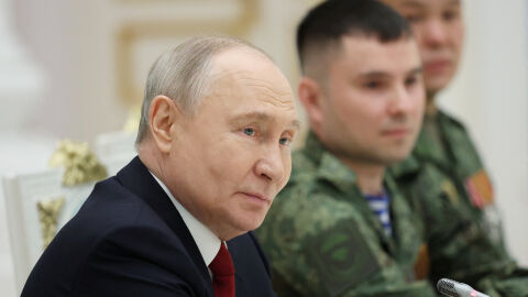 Русия внедрява свой „Старлинк“ за управление на бойни дронове в Украйна