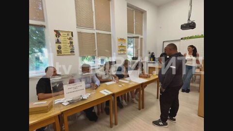 Избират кметове в 12 кметства и район „Средец“ в София