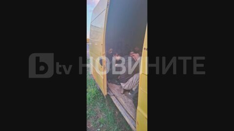 Задържаха 33-ма нелегални мигранти край Бургас (СНИМКИ)