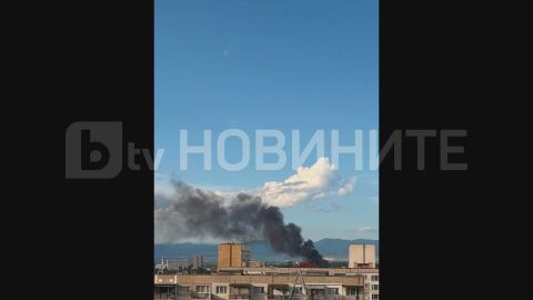 Пожар в столичния кв. "Дружба" в София (ВИДЕО и СНИМКИ)